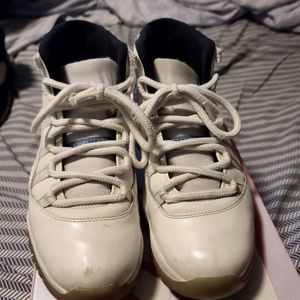 Air jordan retro 11 legend blue size 8.5